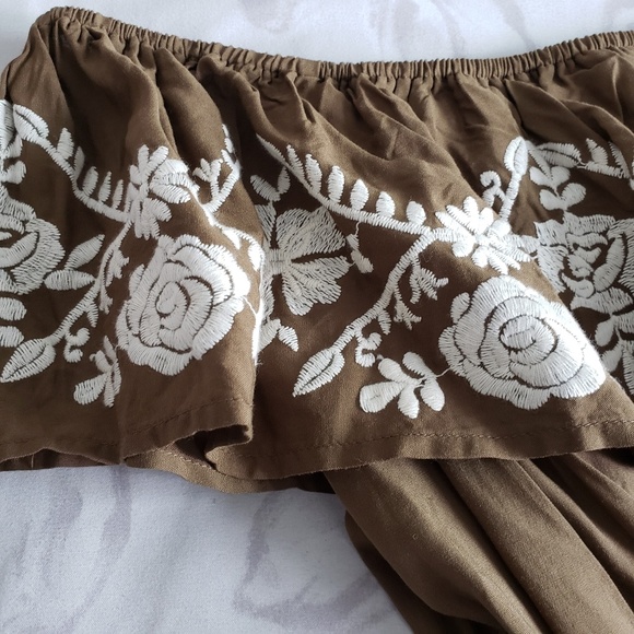 Embriodered Romper - Picture 2 of 3